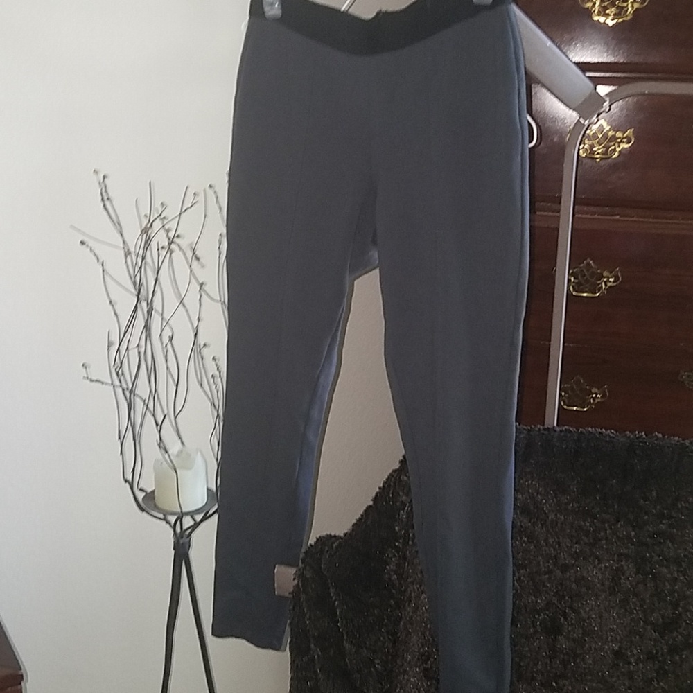 Workout pants with small